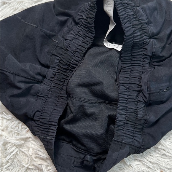 Lululemon Hotty Hot Short II *Long 4" Heritage 365 Camo Deep Coal Multi / Black - Picture 3 of 6